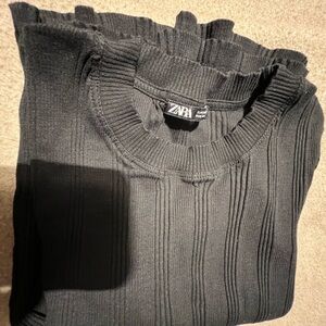 T shirt Zara , black , size S , good condition